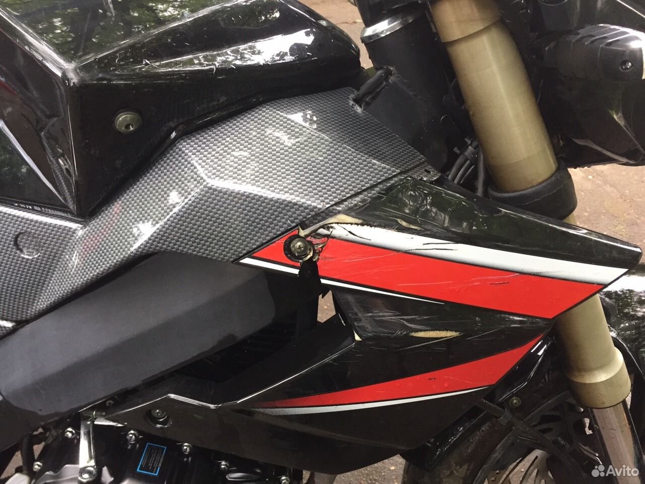 Nexus rzr 150. Обтекатель боковой на storm l». Замок подседельный скутер. Обтекатель передний верхний clever 50. Пластик на ирбис gr 250.