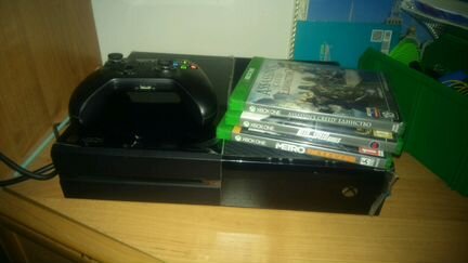 Xbox one (500Gb) + 3 игры