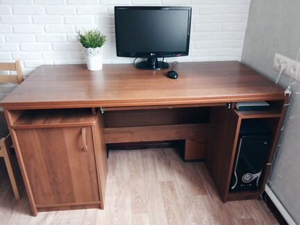 Компьютерный офисный стол