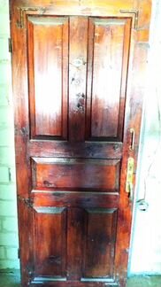 Дверь входная деревянная (без коробки)