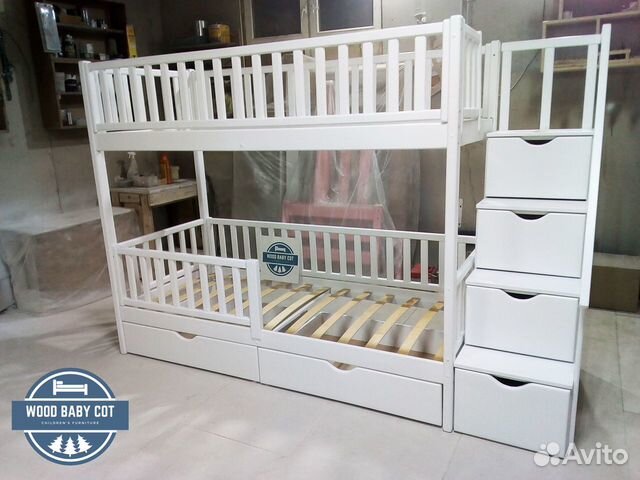 Кровать двухъярусная с комодом