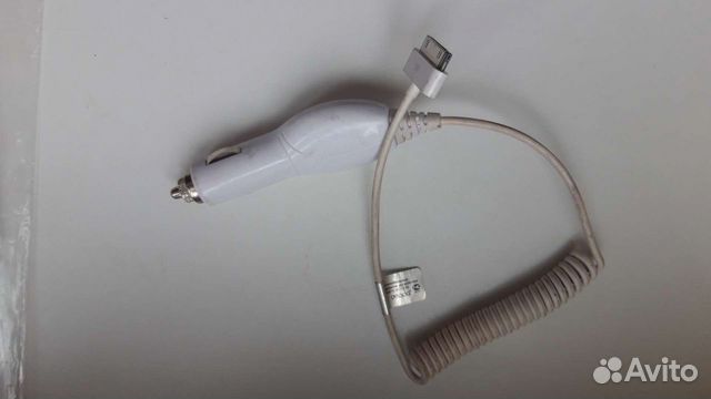 Автомобильная зарядка для iPhone 4