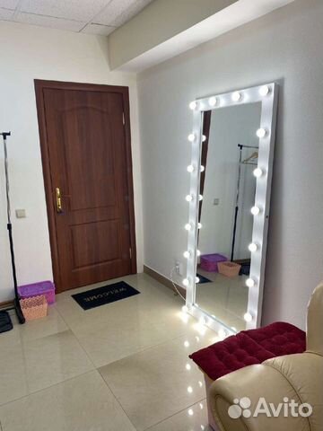 Ростовое гримерное зеркало с лампочками