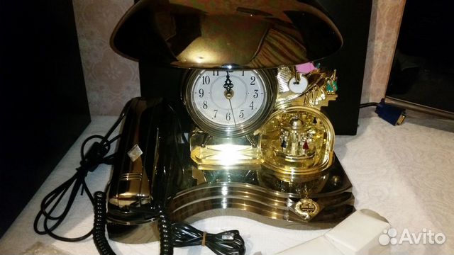 Часы с телефоном и светильником 3в1