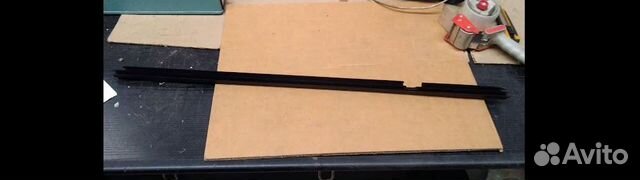 Молдинг двери задней правой toyota avensis 97-03