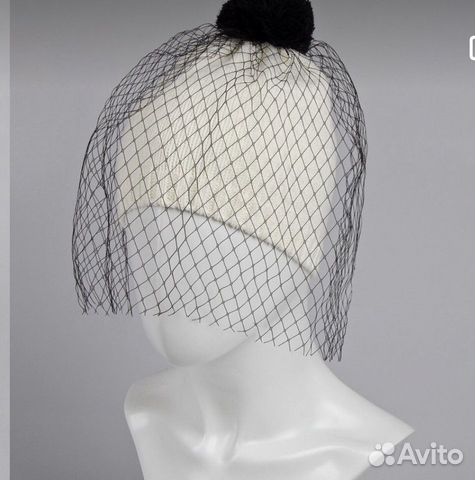 Детская Шапка белая легкая с помпоном и сеточкой