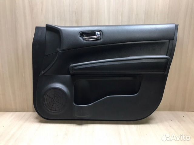 Обшивка двери передняя правая Nissan Ниссан