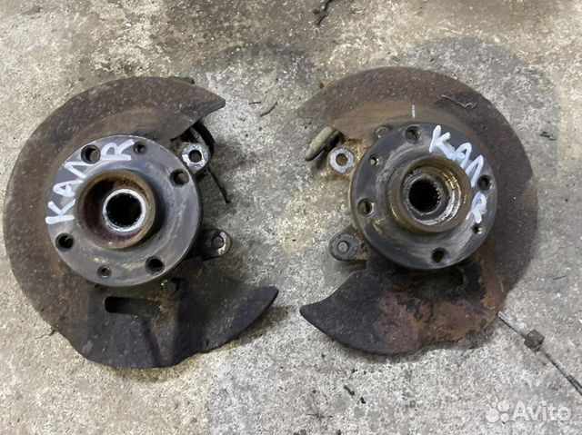 Кулак Лада Калина Гранта передний левый правый