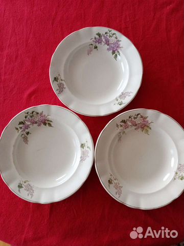 Тарелка советская с сиренью. Красный фарфорист