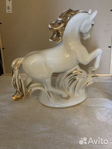 Форфоровая статуэтка лфз «Конь-огонь»