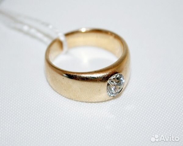 Золотое кольцо с бриллиантом