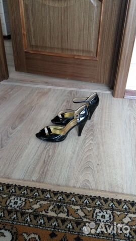 Меняю нарядные новые босоножки на деньги Меняю нарядные новые босоножки на деньги