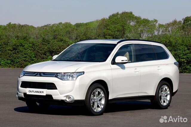 Лобовое стекло на а/м Mitsubishi Outlander 2013 Лобовое стекло на а/м Mitsubishi Outlander 2013