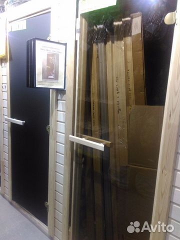 Двери в баню стеклянные и деревянные