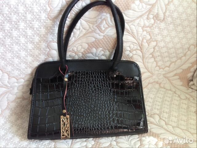 Новая лаковая чёрная сумка