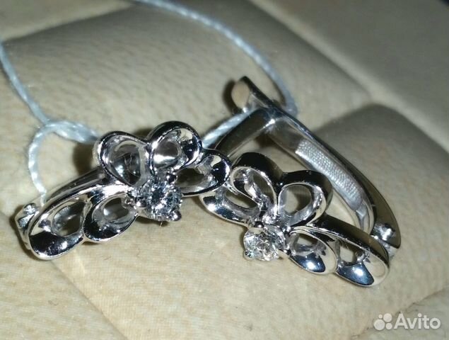 Серьги золотые с 2 бриллиантами (Россия)