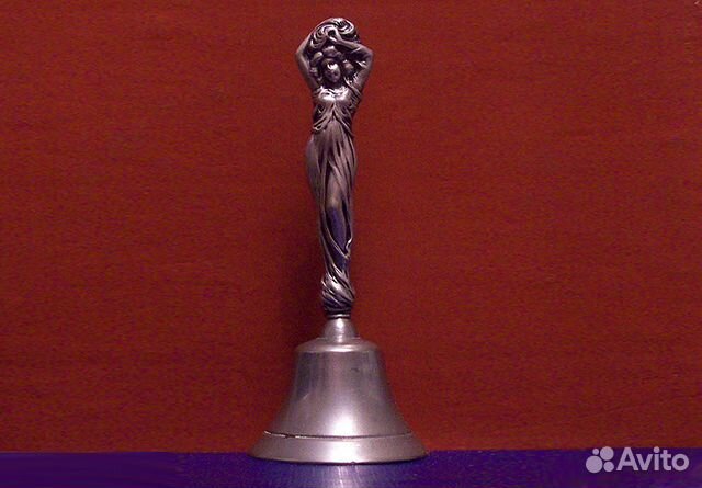 Серебряный старинный колокольчик с фигурой женщины