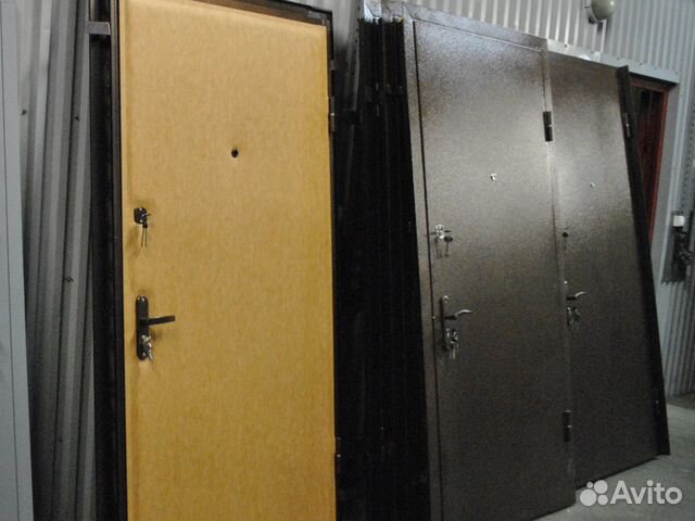 Входная дверь из 2 мм металла с напылением