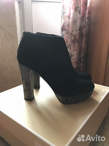 Замшевые ботильоны Michael Kors Замшевые ботильоны Michael Kors