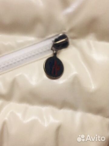 Куртка зимняя Moncler женская белая размер S Куртка зимняя Moncler женская белая размер S