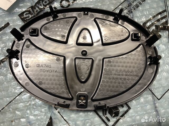 Эмблема решетки Toyota Land Cruiser 200 Эмблема решетки Toyota Land Cruiser 200