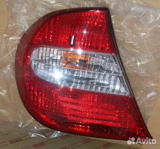 Фонарь задний левый toyota camry 81561AA050