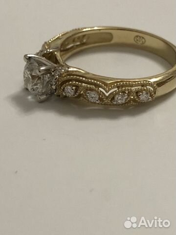 Золотое обручальное кольцо с бриллиантом Золотое обручальное кольцо с бриллиантом