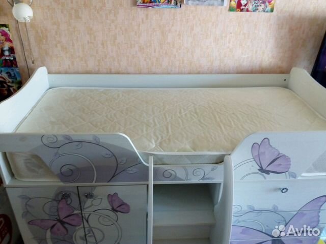 Продам детскую кровать со встроенным письменным ст