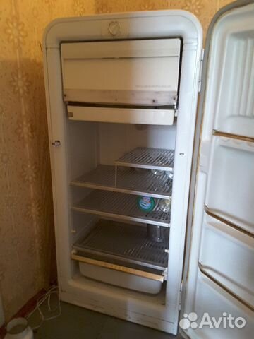 Холодильник ЗИЛ Москва 60е гг. работает