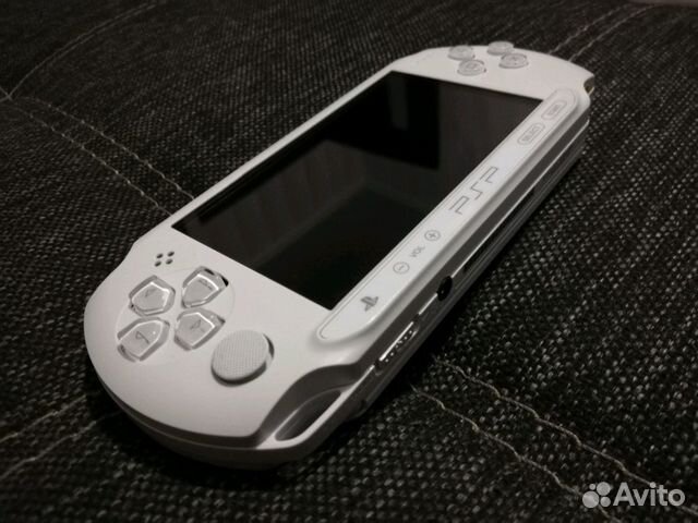 Sony PSP белого цвета