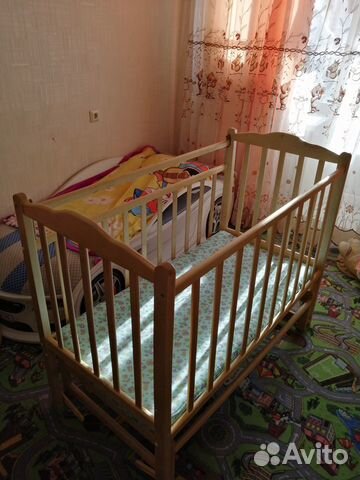 Кроватка детская с матрасом с поперечным маятником