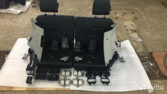 Третий ряд сидений Toyota Land Cruiser 200