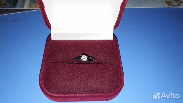 Золотое кольцо с бриллиантом Золотое кольцо с бриллиантом