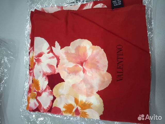 Платок женский от Valentino Платок женский от Valentino
