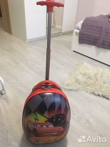 Чемодан с тачками