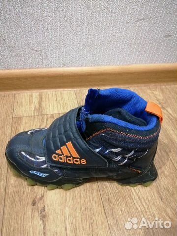 Кроссовки adidas фирменные Кроссовки adidas фирменные