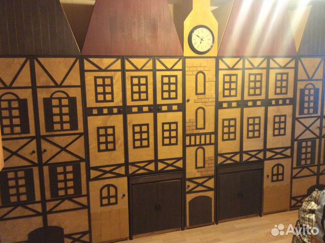 Шкаф с выдвижными столами