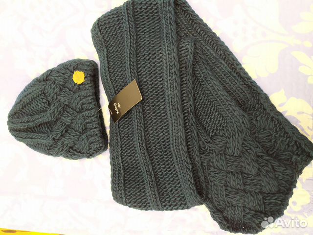 Комплект шапка и шарф новые Комплект шапка и шарф новые