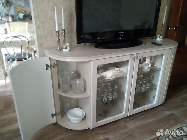 Комод, тумба или стенка