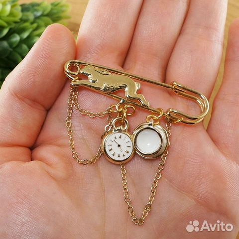 Брошь Булавка золотистая Чаепитие с Кроликом Алиса Брошь Булавка золотистая Чаепитие с Кроликом Алиса