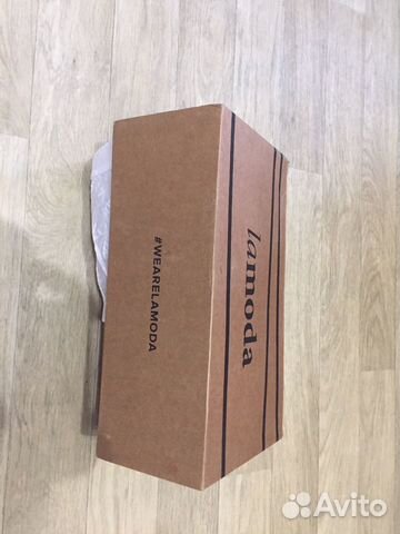 Продаю оригинальные кеды Armani