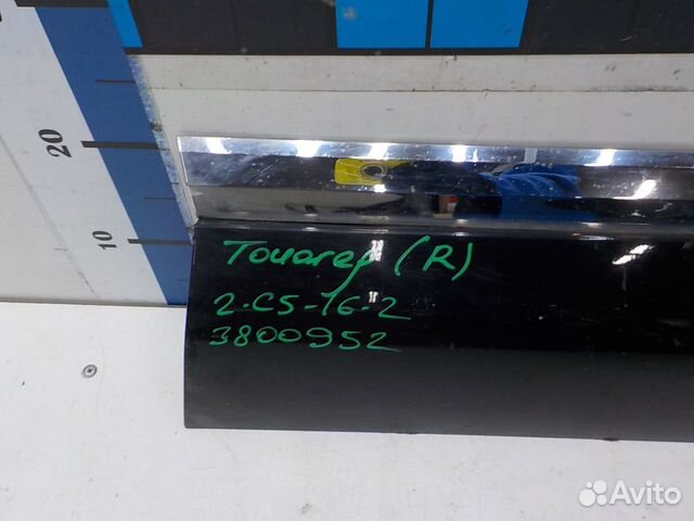 Накладка двери передней правой на Volkswagen Touar