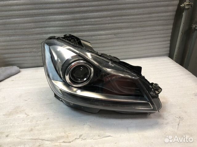 Фара правая на Mercedes W204 C 204 Фара правая на Mercedes W204 C 204