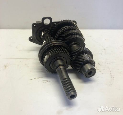 Вторичный вал коробки передач Volkswagen Passat