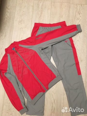 Спортивный костюм Спортивный костюм