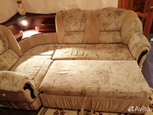 Продам угловой диван с креслом