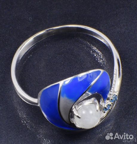Серебряное кольцо с лунным камнем и фианитом натур
