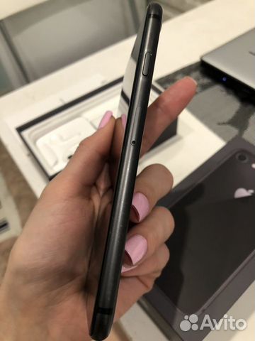 Телефон iPhone 8 64GB