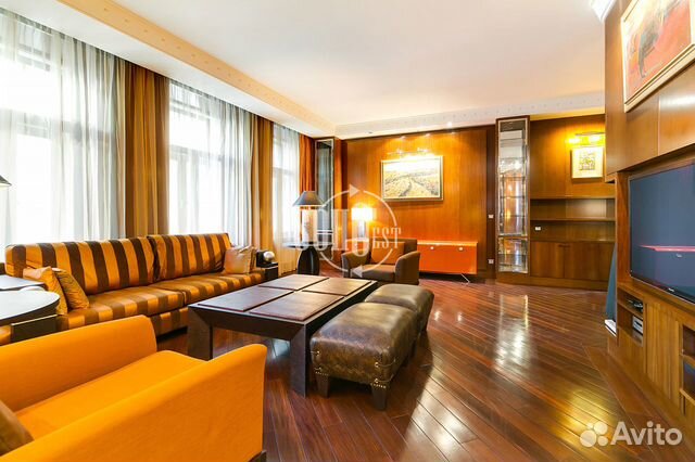2-к квартира, 138 м², 2/5 эт. 2-к квартира, 138 м², 2/5 эт.