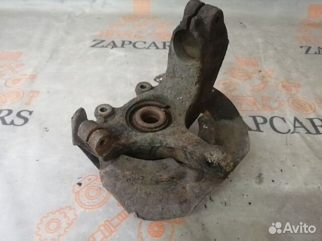 Поворотный кулак правый Mazda 3 BK Z6 2005 Поворотный кулак правый Mazda 3 BK Z6 2005